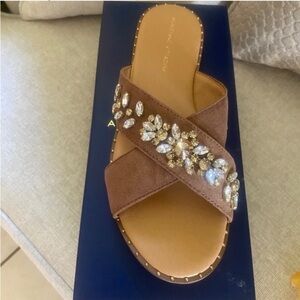 NWB Adrienne Vittadini sandals style Fake size 71/2. Color Tan.